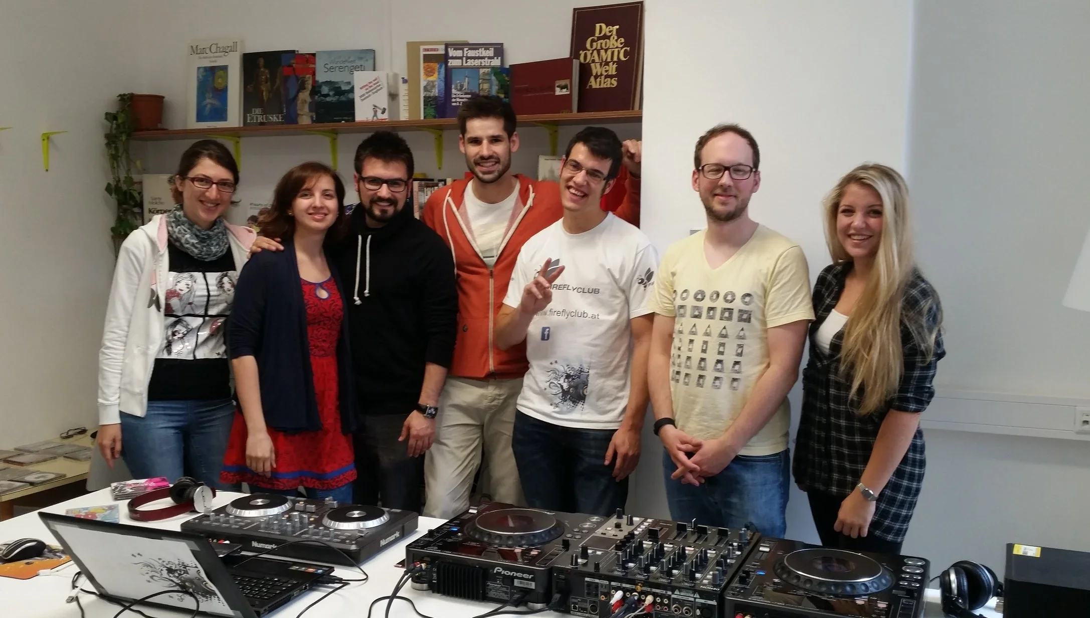 Buche einen DJ-Kurs als Team-Building-Maßnahme für deine Firma